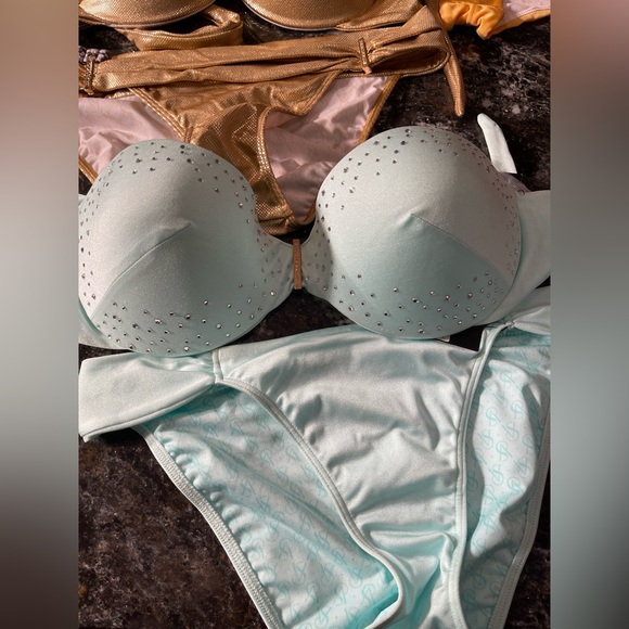 Listing for exposure shot only 34DD and S or M sets - Picture 14 of 15